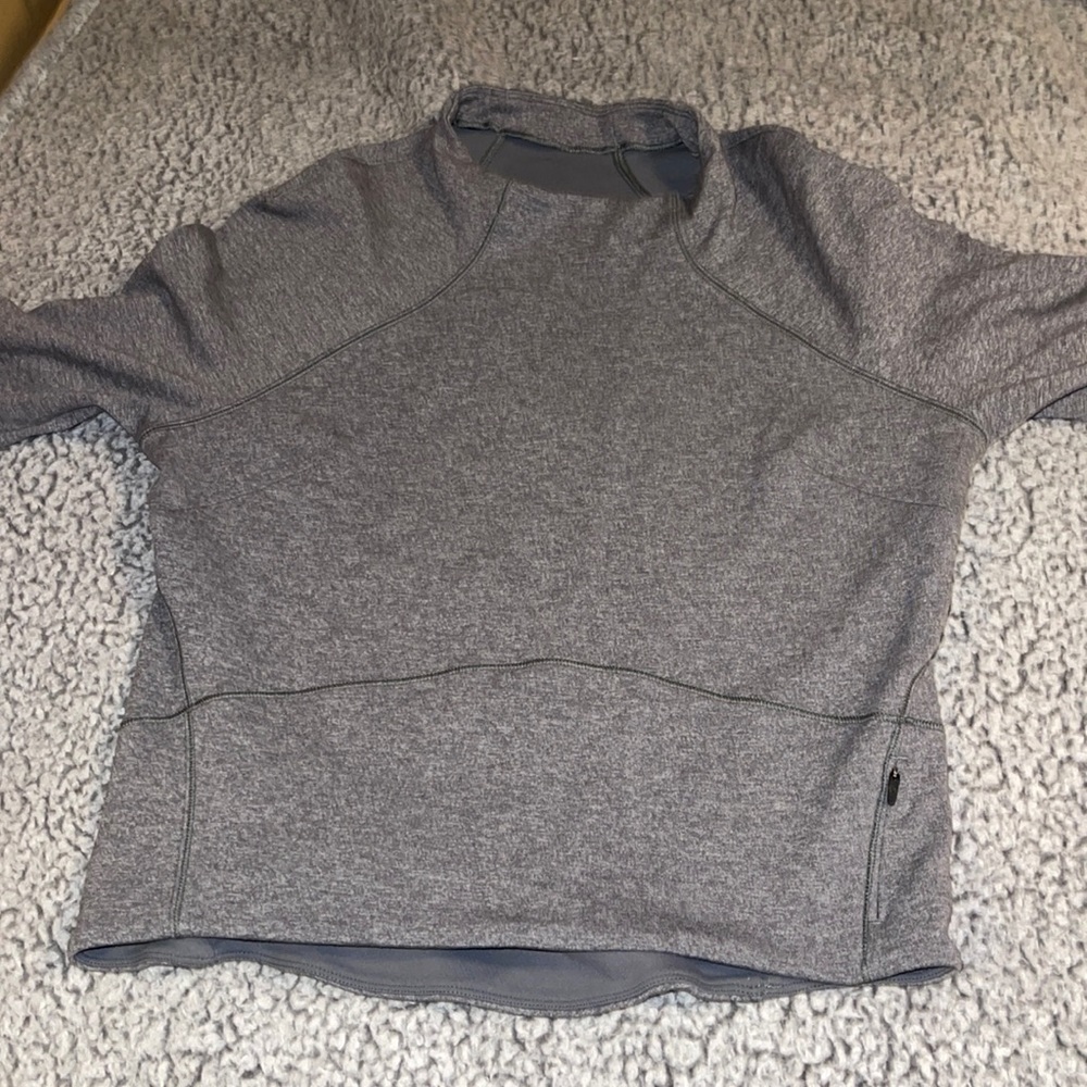 Lululemon light grey, soft, used once, cropped long sleeve tee!